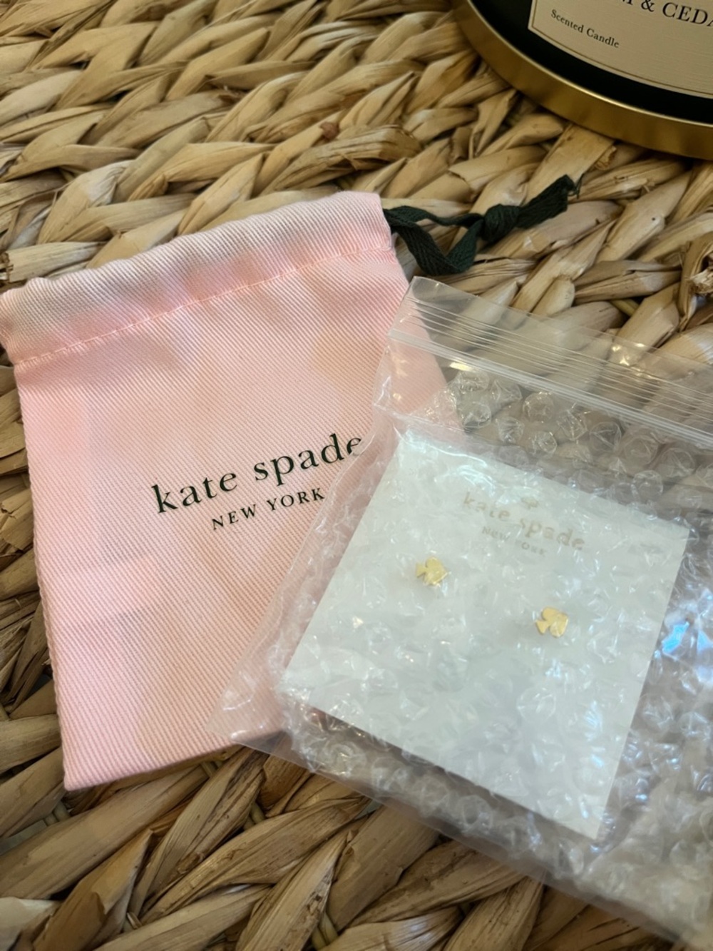 kate spade gold clover stud earrings with pink pouch